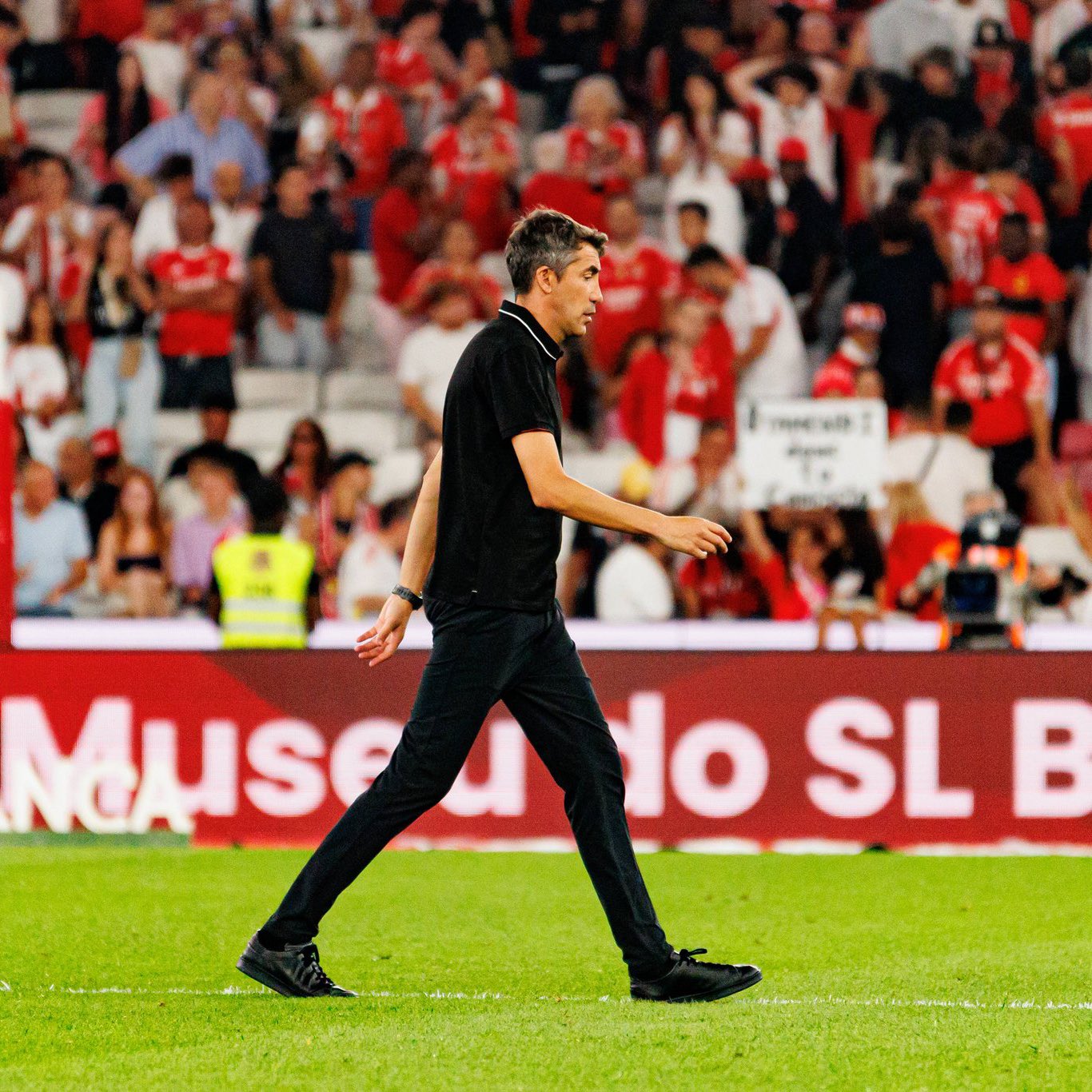 UEFA Şampiyonlar Ligi play-off turu rövanşında Fenerbahçe'yi konuk edecek Benfica'da teknik direktör Bruno Lage, maçı kazanmayı hedeflediklerini açıkladı