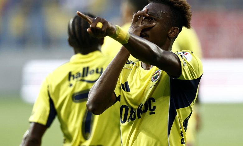 Teknik direktör Jose Mourinho ile yollarını ayıran Fenerbahçe, Süper Lig'de Gençlerbirliği deplasmanında futbol resitali verdi