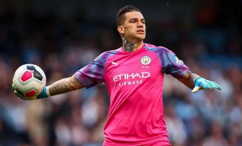Fenerbahçe, Galatasaray'ın neredeyse anlaşma noktasına geldiği kaleci Ederson'u transfer etmeye çok yakın