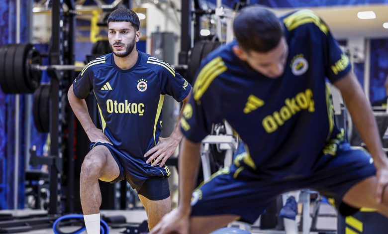 Şampiyonlar Ligi Play-Off Turu ilk maçında Benfica ile karşılaşacak olan Fenerbahçe, yaptığı antrenmanla hazırlıklarını sürdürdü.