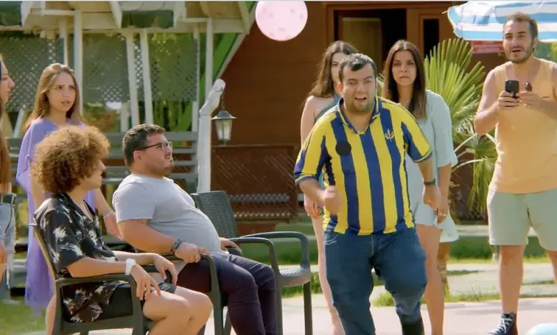 Sosyal medya fenomeni Mustafa Başaran’ın hayatını konu alan “Kadıköy Boğası” filminin galasında yansıyan görüntüler, izleyicilerin sert eleştirilerine neden oldu.
