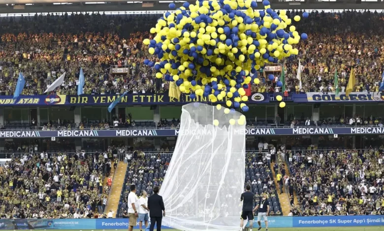 Fenerbahçe, kanser nedeniyle hayatını kaybeden taraftarı Duygu Özdin’in son isteğini yerine getirdi ve Kadıköy'de 1907 balonu gökyüzüne bıraktı.