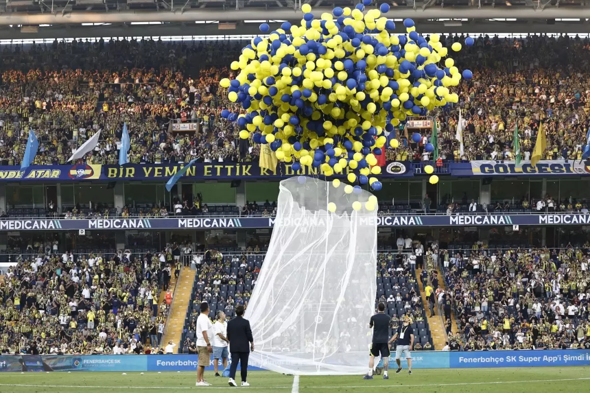 Fenerbahçe, kanser nedeniyle hayatını kaybeden taraftarı Duygu Özdin’in son isteğini yerine getirdi ve Kadıköy'de 1907 balonu gökyüzüne bıraktı.