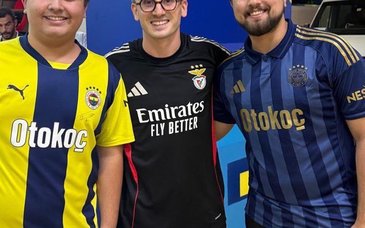 Portekiz basınına göre Benfica, Kerem Aktürkoğlu ile yeni sözleşme imzalayacak. Fenerbahçe'ye yakın kaynaklar ise "Transfer bitti" iddiasında