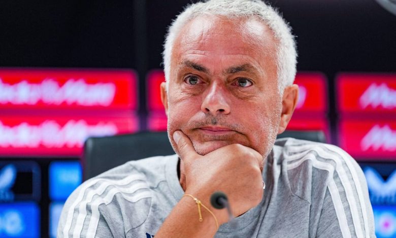 Fenerbahçe Teknik Direktörü Jose Mourinho, sönük geçen basın toplantısında "Feyenoord karşısında şansımız yüzde 50" demekle yetindi