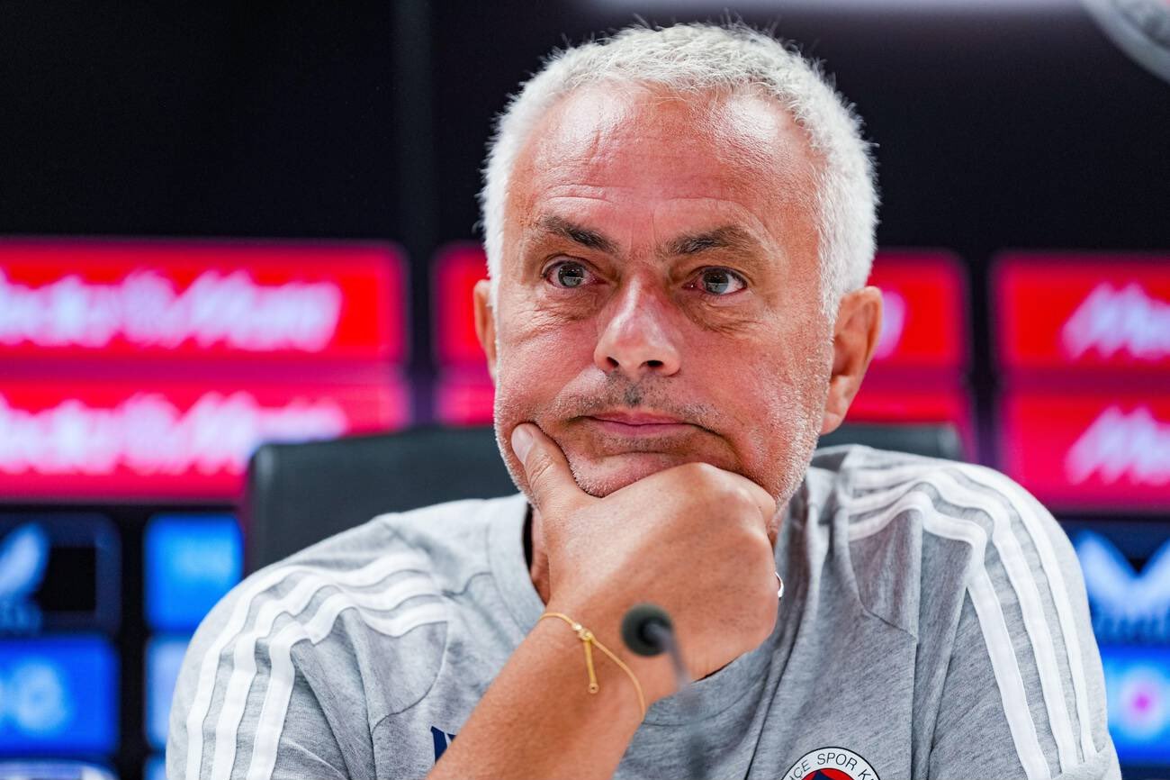 Fenerbahçe Teknik Direktörü Jose Mourinho, sönük geçen basın toplantısında "Feyenoord karşısında şansımız yüzde 50" demekle yetindi