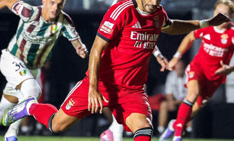 Fenerbahçe'nin Şampiyonlar Ligi play-off turundaki rakibi Benfica, Estrela deplasmanında penaltı golüyle kazandı