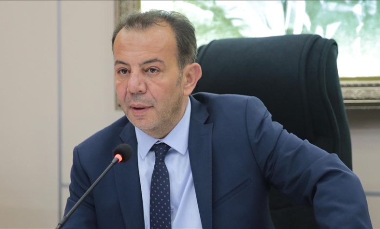 Ali Koç ile tartışma yaşayan Bolu Belediye Başkanı Tanju Özcan, yanlış anlaşılmalar nedeniyle sarı-lacivertli camiadan özür diledi.