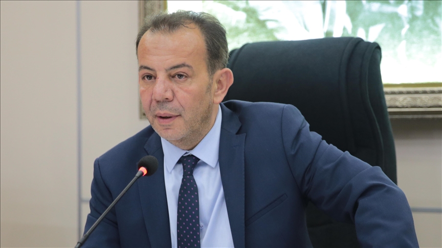 Ali Koç ile tartışma yaşayan Bolu Belediye Başkanı Tanju Özcan, yanlış anlaşılmalar nedeniyle sarı-lacivertli camiadan özür diledi.