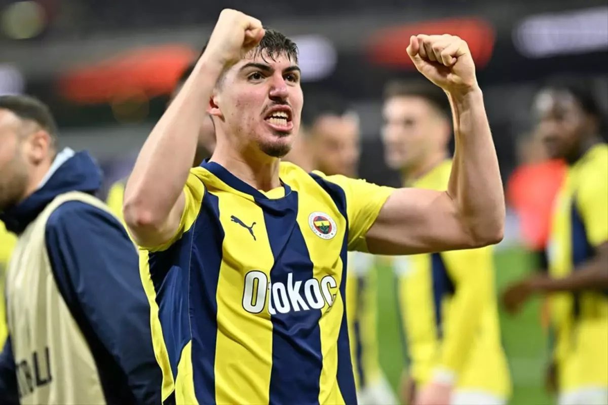 Fenerbahçe'nin Galatasaray altyapısından kaptığı genç savunmacı Yusuf Ayçiçek, 22 milyon Euro'ya Suudi Arabistan'ın Al Hilal takımına transfer oldu