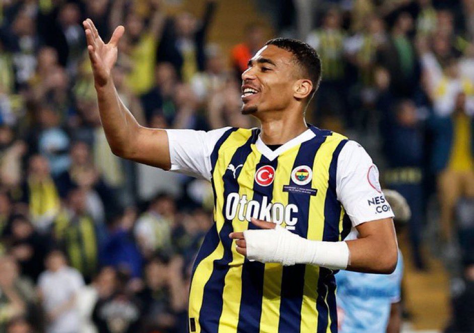 Fenerbahçe'nin 31 yaşında savunmacısı Alexander Djiku, 2.5 milyon Euro bonservis bedeliyle Spartak Moskova'ya transfer oldu