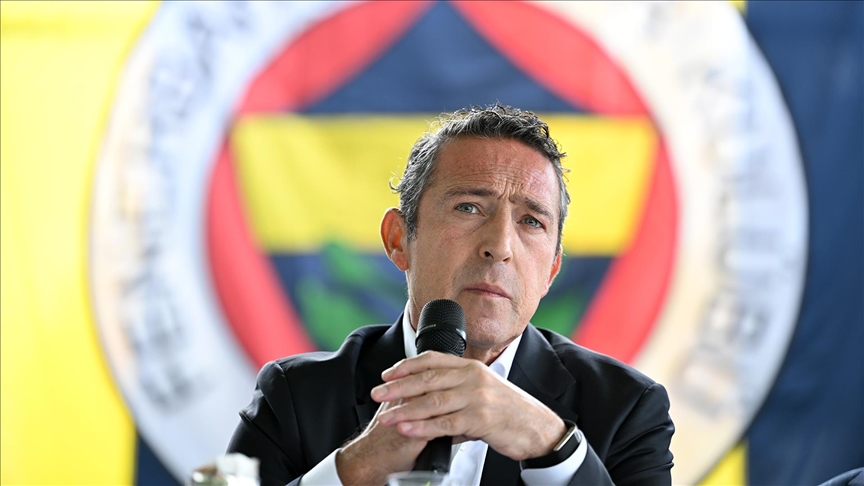 Fenerbahçe Başkanı Ali Koç, basın mensuplarıyla bir araya geldiği toplantıda yeni sezon, transfer çalışmaları, seçim süreci ve stat projesi hakkında önemli açıklamalarda bulundu.