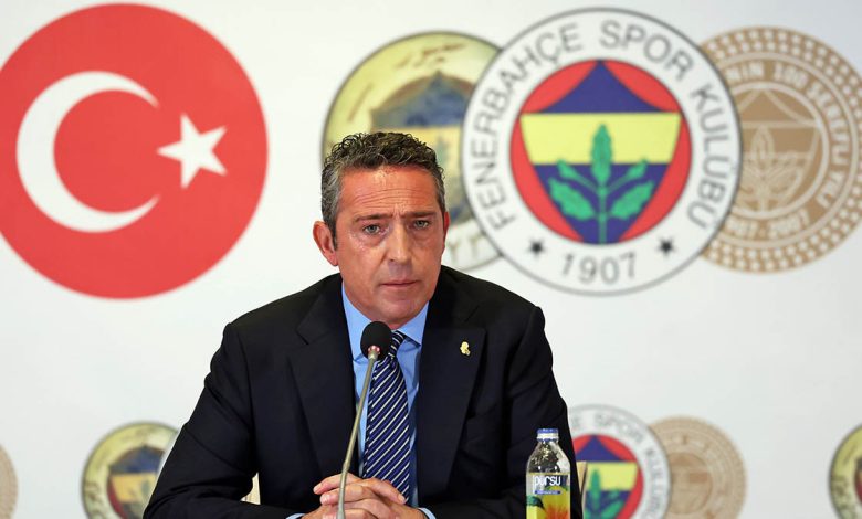 Fenerbahçe Başkanı Ali Koç, kongre üyelerine, 'Hoca yerli mi, yabancı mı olsun?' diye oylama yaptırdı
