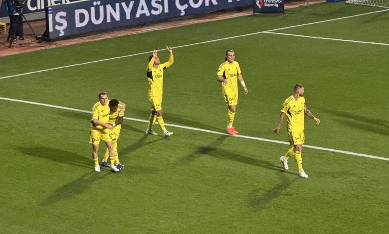 Süper Lig'de erteleme maçında Alanyaspor ile 2-2 berabere kalan Fenerbahçe, Kasımpaşa deplasmanında da 1 puana razı oldu