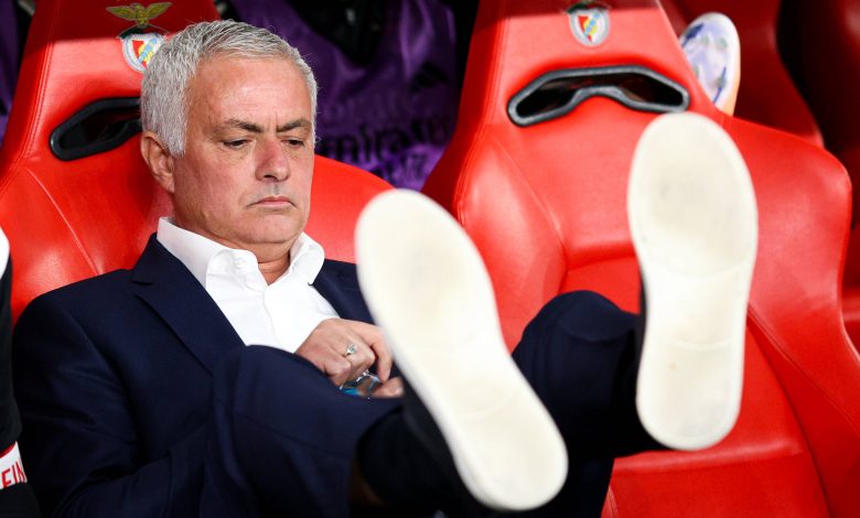 Türk futbolunu sürekli küçümseyen Jose Mourinho, Benfica'nın Rio Ave ile 1-1 berabere kaldığı maç sonrası hakemleri suçladı