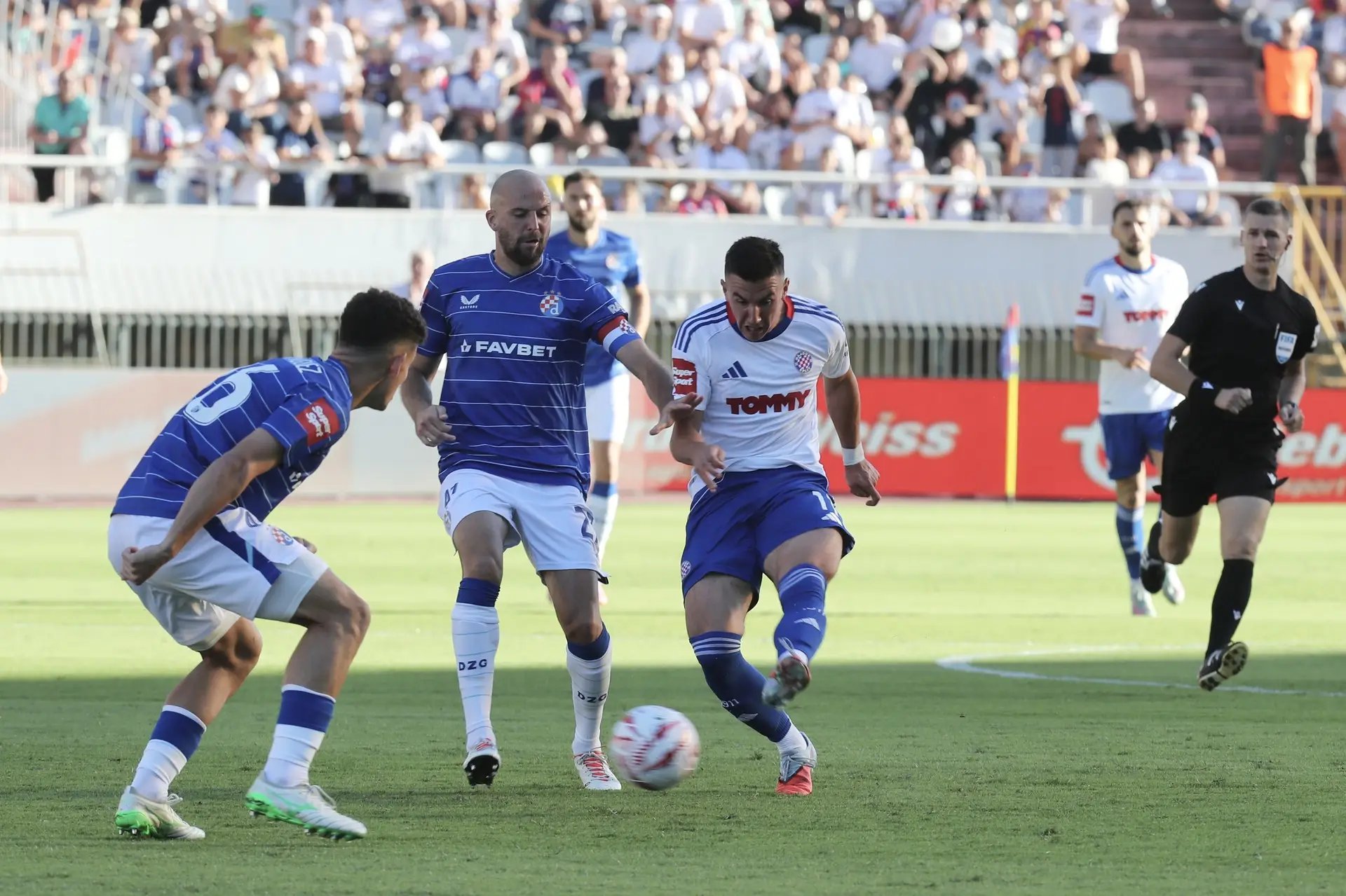 Fenerbahçe ile UEFA Avrupa Ligi'nde 24 Eylül'de karşılaşacak Dinamo Zagreb, Hırvat derbisinde Hajduk Split'i deplasmanda devirdi
