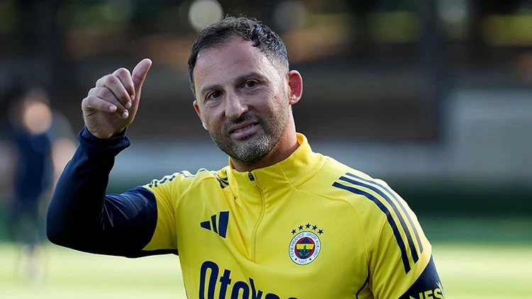 Fenerbahçe’de görevine başlayan Domenico Tedesco, sarı-lacivertli ekiple ilk antrenmanına çıktı.
