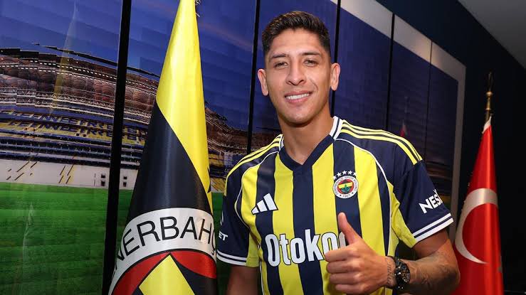 Meksika'nın Japonya ile oynadığı karşılaşmada sakatlanan Fenerbahçeli Edson Alvarez, 3-6 hafta sahalardan uzak kalacak