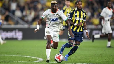 Fenerbahçe, Süper Lig'de, 90+3'te İrfan Can Kahveci'nin yediği hatalı golle kendi sahasında Alanyaspor ile 2-2 berabere kaldı