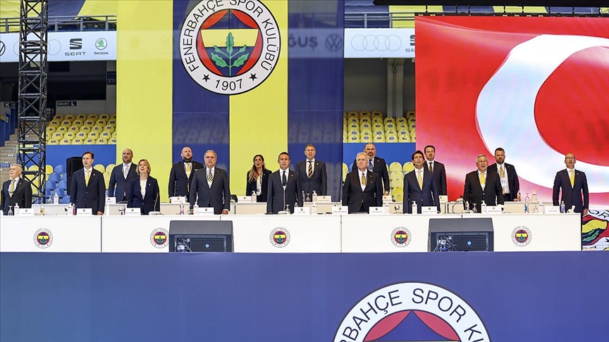Fenerbahçe’nin olağanüstü seçimli genel kurulunda yönetimin taşınmazlar ve ticari yetkilerle ilgili talep ettiği 3 madde oy çokluğuyla kabul edilmedi.