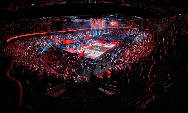 TFF, A Milli Basketbol Takımımızın final maçıyla çakışması nedeniyle Fenerbahçe-Trabzonspor karşılaşmasını 19.00'a aldı
