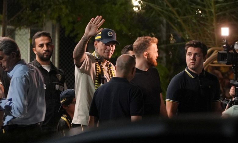 Fenerbahçe transfer görüşmelerini sürdürdüğü Brezilyalı file bekçisi Ederson, özel uçakla İstanbul’a geldi.