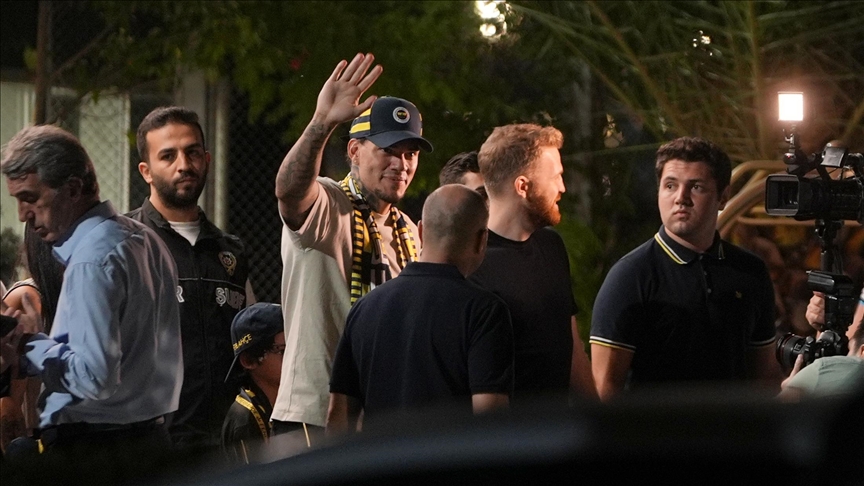 Fenerbahçe transfer görüşmelerini sürdürdüğü Brezilyalı file bekçisi Ederson, özel uçakla İstanbul’a geldi.
