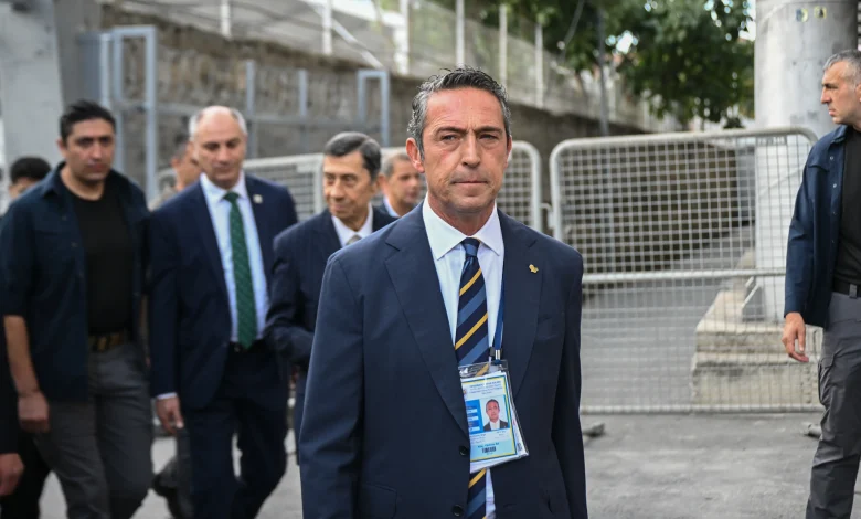 Fenerbahçe Kulübünün olağanüstü seçimli genel kurulunda, başkan Ali Koç ve yönetim kurulu üyeleri mali ve idari yönden oy çokluğuyla ibra edildi.