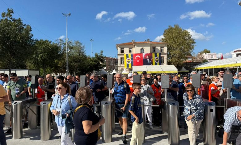 Fenerbahçe’de kritik gün: Oy verme işlemi başladı 1 Fenerbahçe Kulübü’nde Olağanüstü Seçimli Genel Kurul’un ikinci gününde başkanlık seçimi için oy verme işlemi başladı.