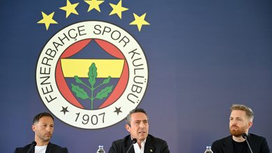 Fenerbahçe, yeni teknik direktörü Domenico Tedesco için imza töreni düzenledi. Başkan Ali Koç, hedeflerinin şampiyonluk olduğunu açıkladı.