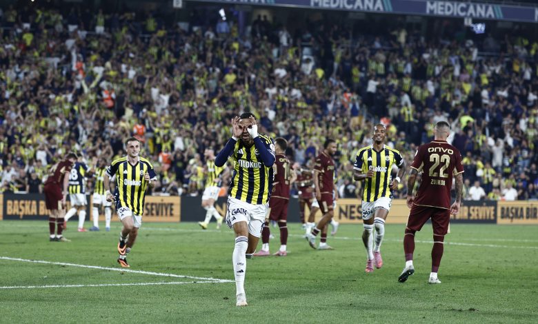 Fenerbahçe, Okay Yokuşlu'nun 20. dakikada kırmızı kart görmesiyle 10 kişi kalan Trabzonspor'u 1-0 mağlup etti