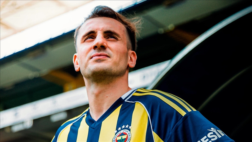 Fenerbahçe, Benfica’dan transfer edilen milli futbolcu Kerem Aktürkoğlu ile 4 yıllık sözleşme imzaladı.