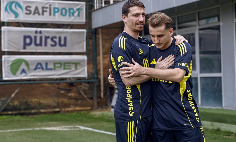 Fenerbahçe'de takım arkadaşlarıyla tanışan Kerem Aktürkoğlu'na en büyük ilgiyi, Galatasaray'da iken tartıştığı Mert Hakan Yandaş gösterdi