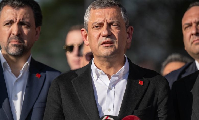 Özgür Özel’e, Sırrı Süreyya Önder için düzenlenen anma töreninin ardından saldırıda bulunan Selçuk Tengioğlu hakkında verilen karar belli oldu.