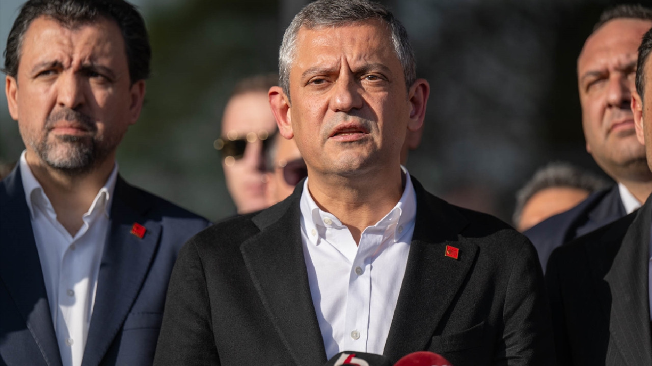 Özgür Özel’e, Sırrı Süreyya Önder için düzenlenen anma töreninin ardından saldırıda bulunan Selçuk Tengioğlu hakkında verilen karar belli oldu.