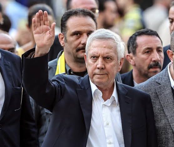 Aziz Yıldırım’dan torba yetki açıklaması 1 Fenerbahçe'nin eski başkanı Aziz Yıldırım’dan Genel Kurul öncesi, torba şeklinde yetki verilmesine karşı olduğunu bu kez ima etti