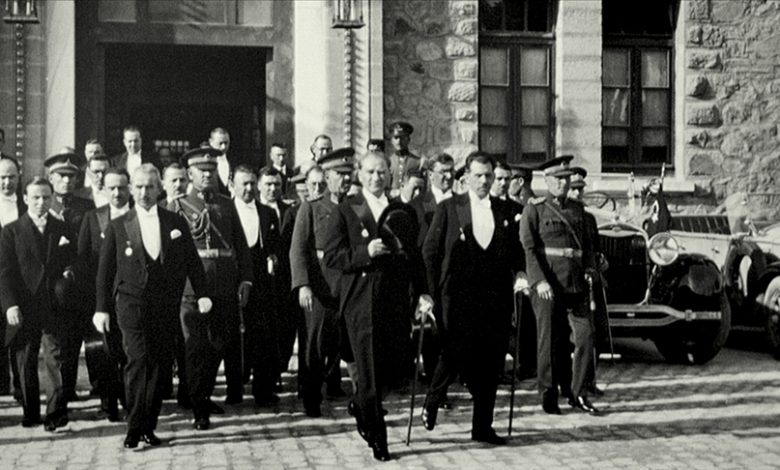 29 Ekim 1923’te Türkiye Büyük Millet Meclisi’nde Cumhuriyet’in ilan edilmesiyle, millet egemenliği resmen devlet yönetiminin temeline yerleşti.