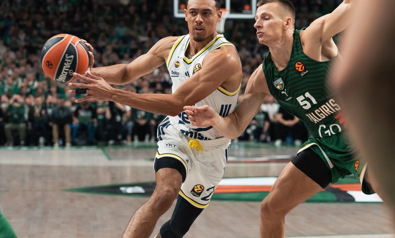 EuroLeague'de son şampiyon Fenerbahçe Beko, son çeyrekte 12 sayı geriden gelip yakaladığı Zalgiris Kaunas'a 84-81 mağlup oldu