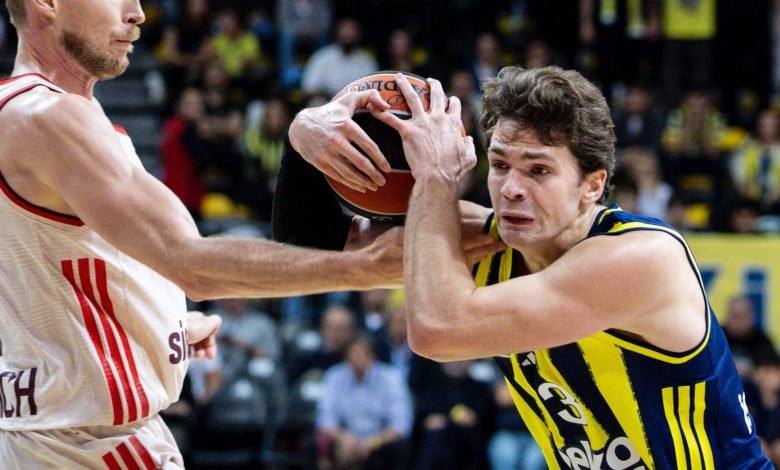 Fenerbahçe Beko sonunda güldü 1 Fenerbahçe Beko, son üç maçını kaybettiği EuroLeague’de Alman temsilcisi Bayern Münih’i yenerek ikinci galibiyetini elde etti