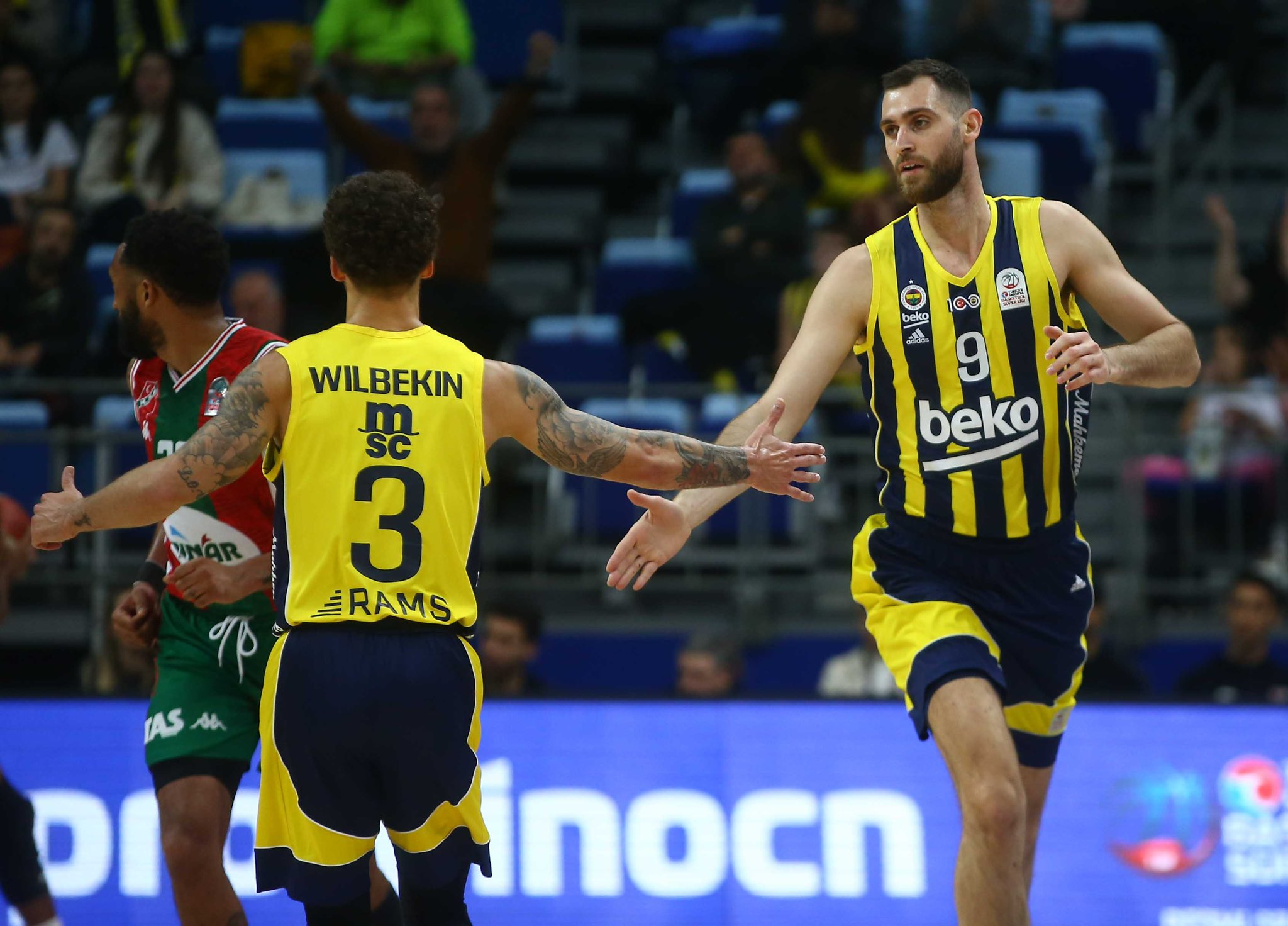 Türkiye Sigorta Basketbol Süper Ligi'nde Fenerbahçe Beko, Karşıyaka'yı rahat yenerek üçüncü maçında ikinci galibiyetini aldı