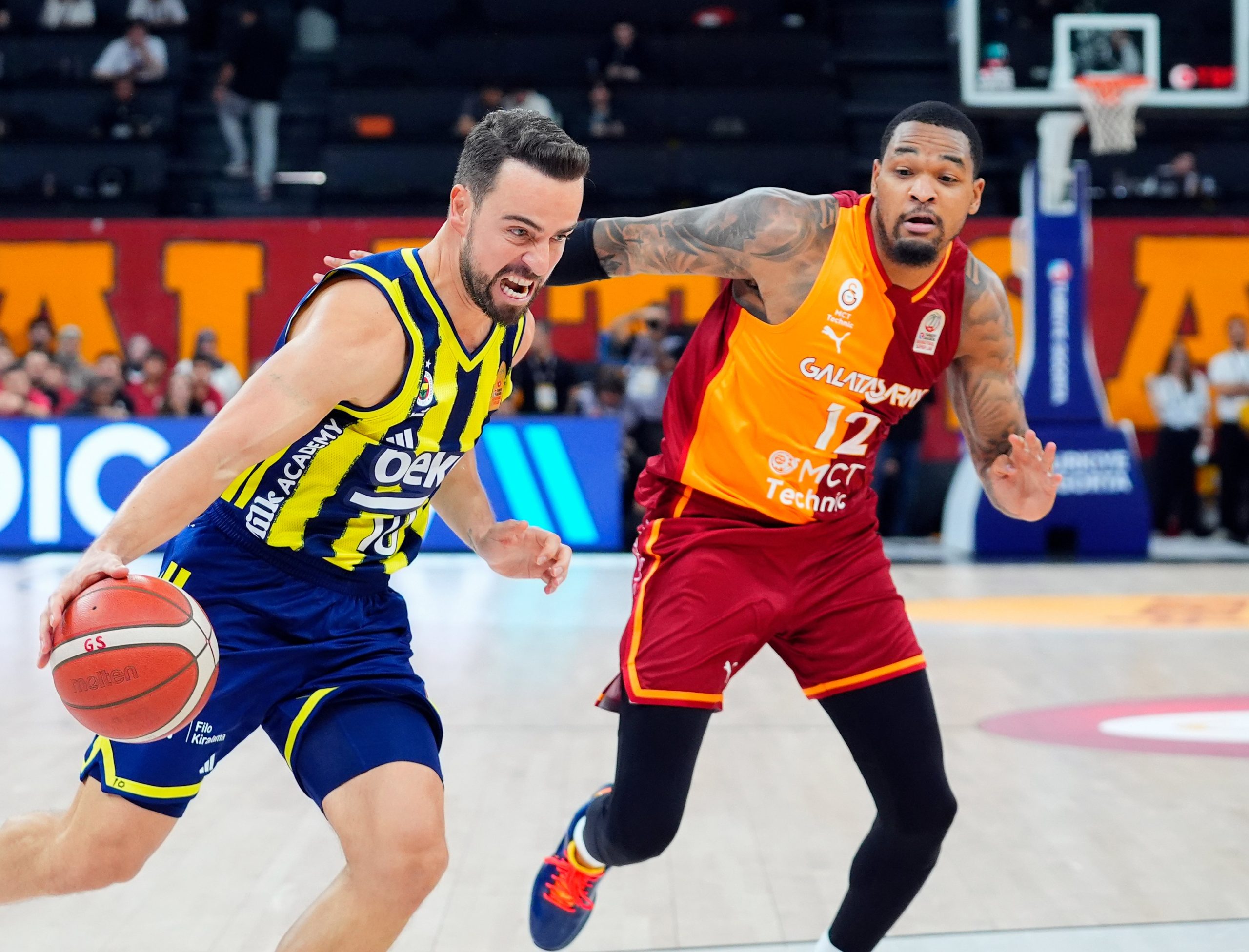 Fenerbahçe Beko, Türkiye Sigorta Basketbol Süper Ligi’ndeki derbide Galatasaray MCT Technic’i deplasmanda 85-76 mağlup etti