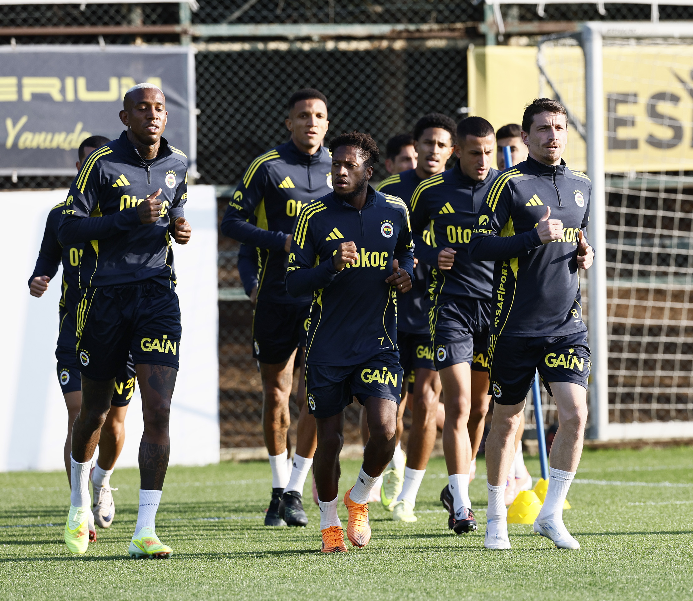 Süper Lig’in 9. haftasında sahasında Karagümrük’ü konuk edecek Fenerbahçe, milli oyuncularından yoksun şekilde çalışmalarına devam etti.