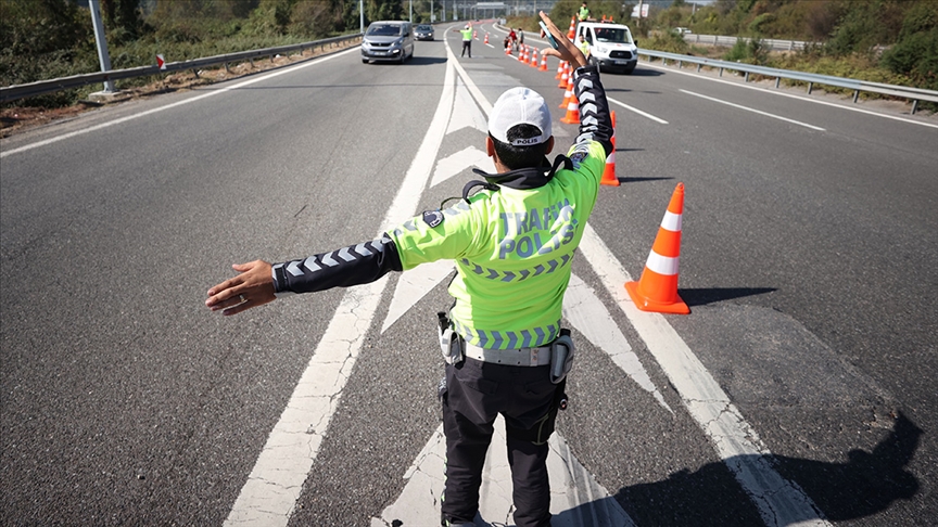 Cumhuriyet’in 102. yılı kutlamaları nedeniyle İstanbul’da 29 Ekim Çarşamba günü sabah saatlerinden itibaren bazı yollar trafiğe kapatılacak.