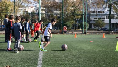 Kadıköy Belediyesi’nin 8 Eylül’de başlayan kış spor okulları, çocuklardan yetişkinlere kadar herkese spor yapma imkânı sunuyor.