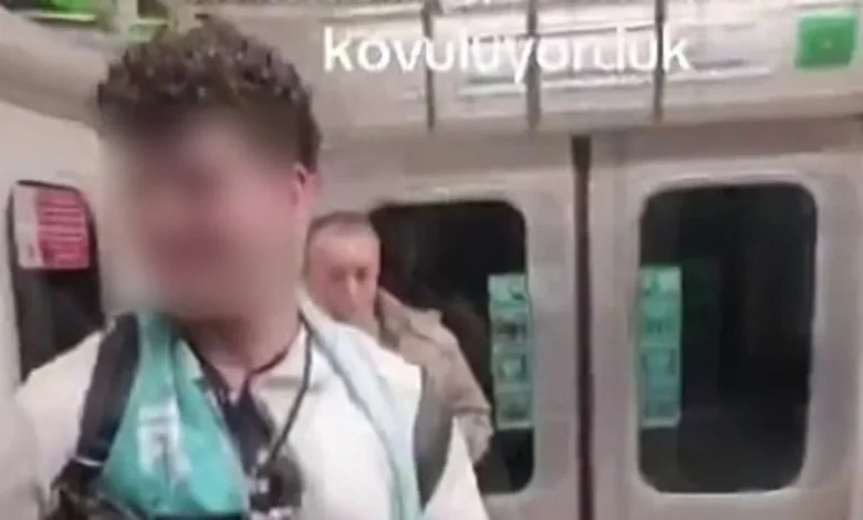 Kadıköy Metro İstasyonu’nda elinde tüfekle video çeken 17 yaşındaki A.B.Ö., polis ekipleri tarafından Ümraniye’de yakalandı.