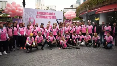 Pembe İzler Kadın Kanserleri Derneği, meme kanserine dikkat çekmek amacıyla Kadıköy’de motosiklet ve bisiklet turu düzenledi.