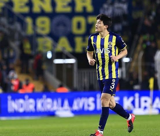 Fenerbahçe, 2021-22 sezonunda formasını giyen Güney Koreli Kim Min Jae'yi ara transferde kiralamak için Bayern Münih ile temasa geçti