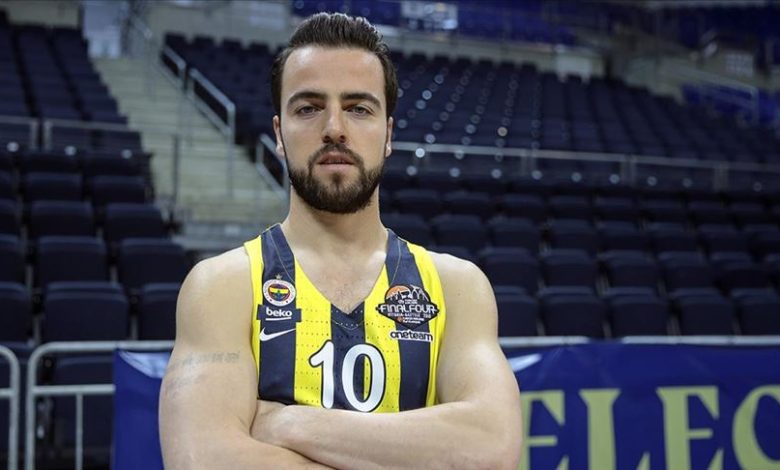 Fenerbahçe Beko Erkek Basketbol Takımı kaptanı Melih Mahmutoğlu, Etiler’de yapılan trafik kontrolünde alkollü araç kullanırken yakalandı.