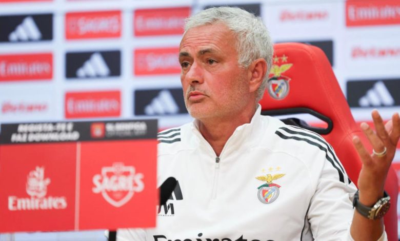Benfica Teknik Direktörü Jose Mourinho, Fenerbahçe Başkanı Sadettin Saran’ın “Portekiz kampında günde sadece bir idman yapılmış” sözlerine sosyal medyadan yanıt verdi.