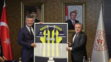 Gençlik ve Spor Bakanı Dr. Osman Aşkın Bak, Fenerbahçe Kulübü’nün yeni başkanı Sadettin Saran ve yönetim kurulu üyelerini makamında ağırladı.